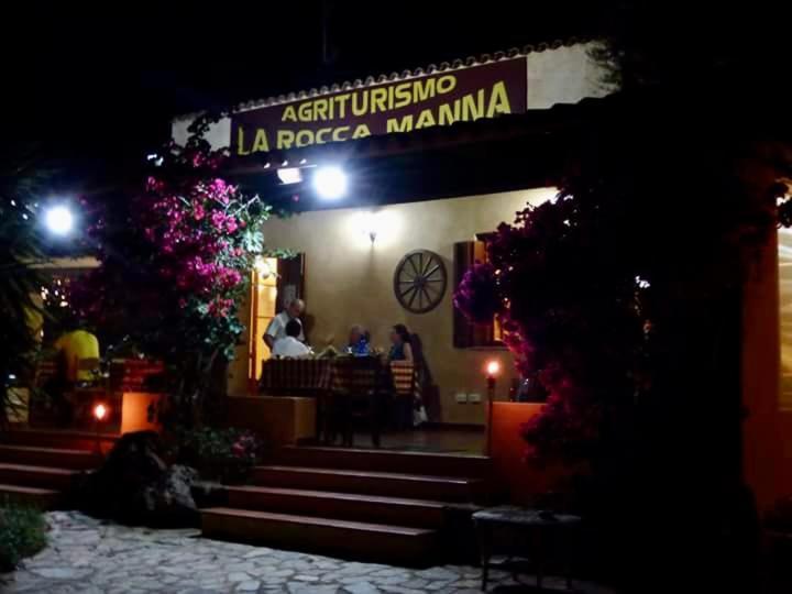 Agriturismo La Rocca Manna San Teodoro  Exterior foto