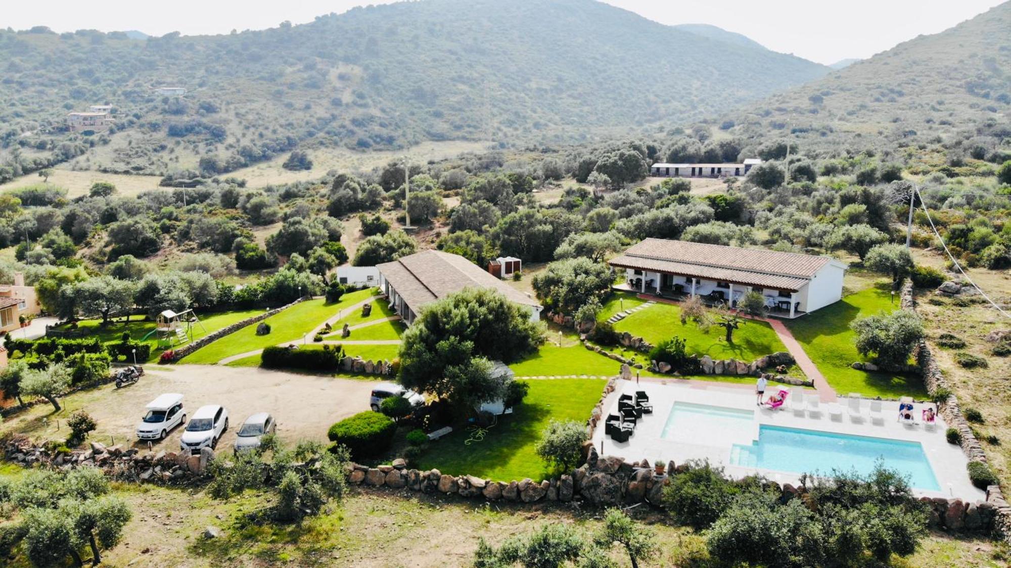 Agriturismo La Rocca Manna San Teodoro  Exterior foto