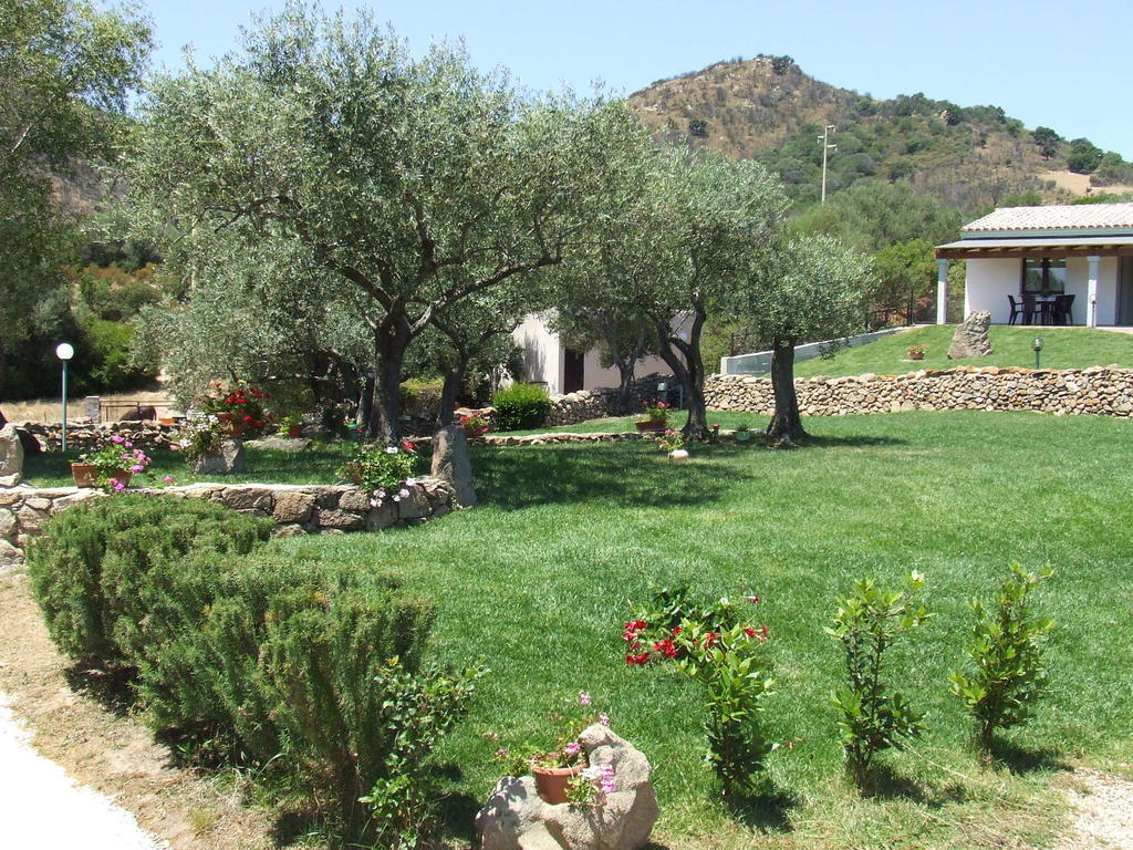 Agriturismo La Rocca Manna San Teodoro  Exterior foto