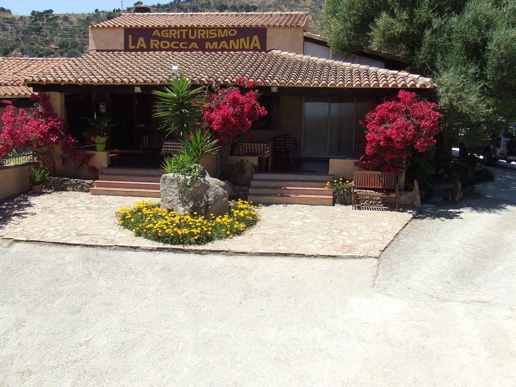 Agriturismo La Rocca Manna San Teodoro  Exterior foto