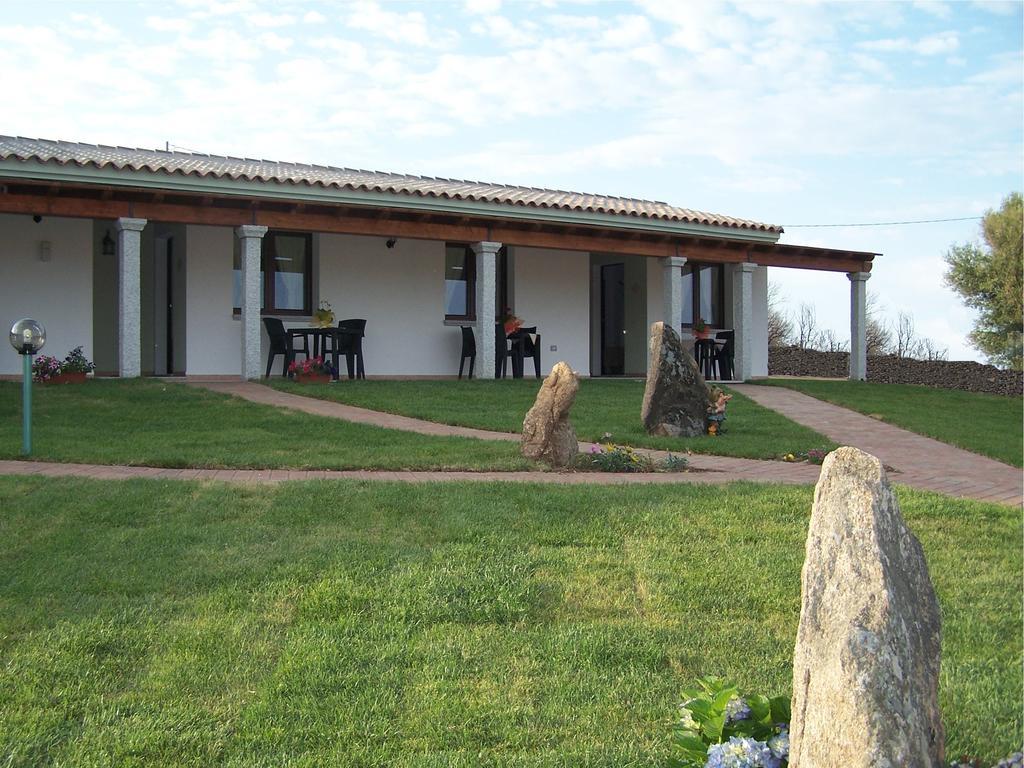 Agriturismo La Rocca Manna San Teodoro  Exterior foto