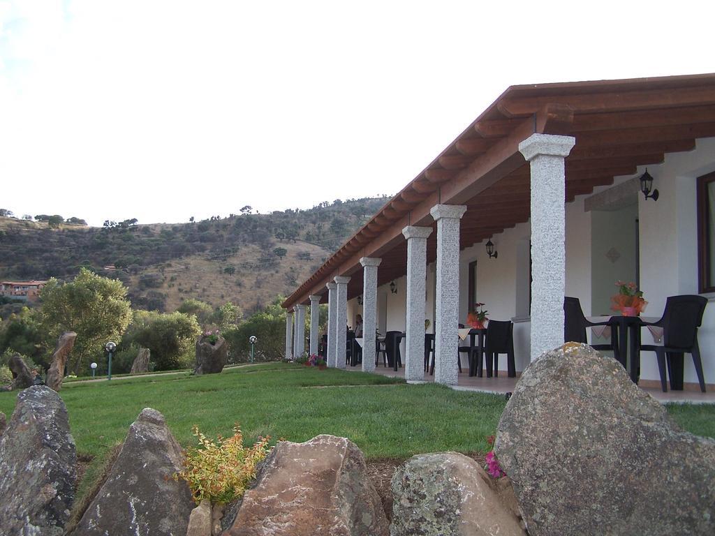 Agriturismo La Rocca Manna San Teodoro  Exterior foto