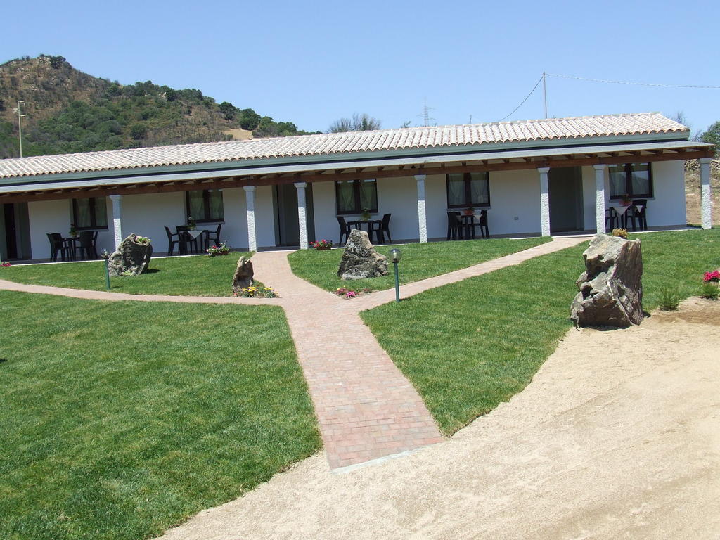 Agriturismo La Rocca Manna San Teodoro  Exterior foto