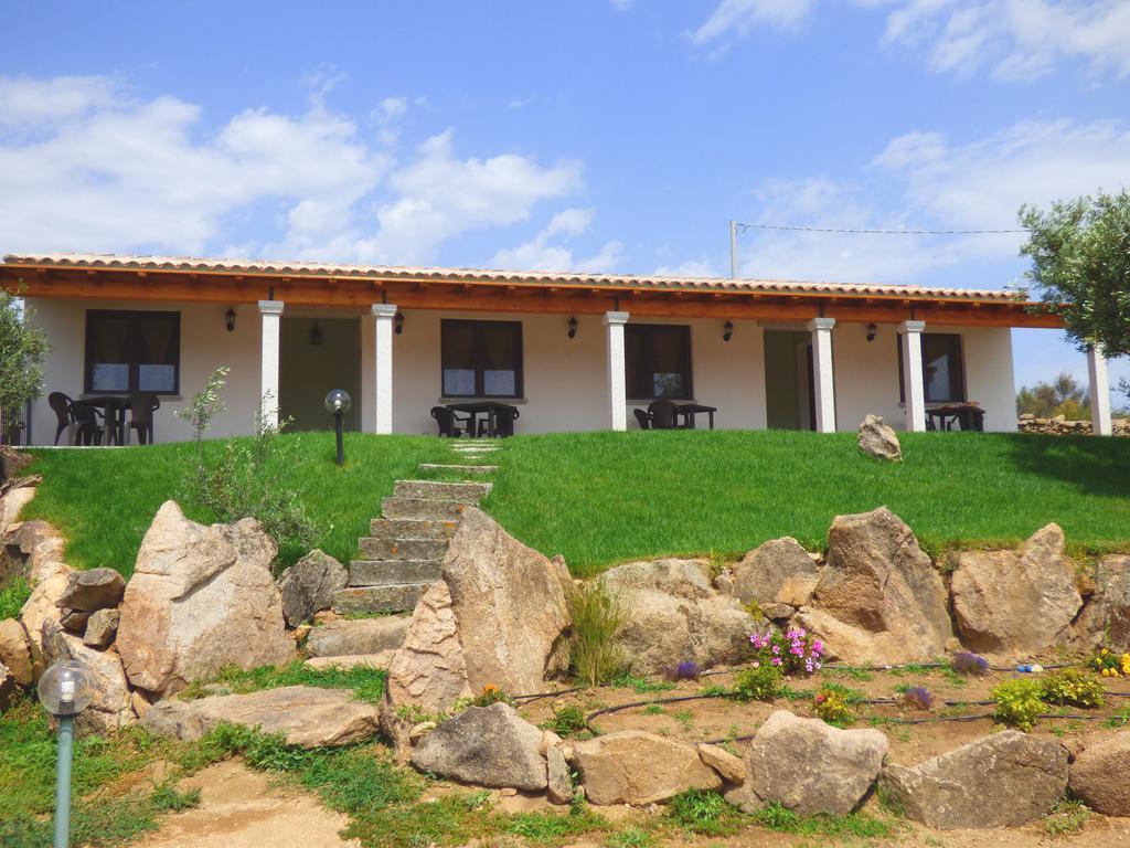 Agriturismo La Rocca Manna San Teodoro  Exterior foto