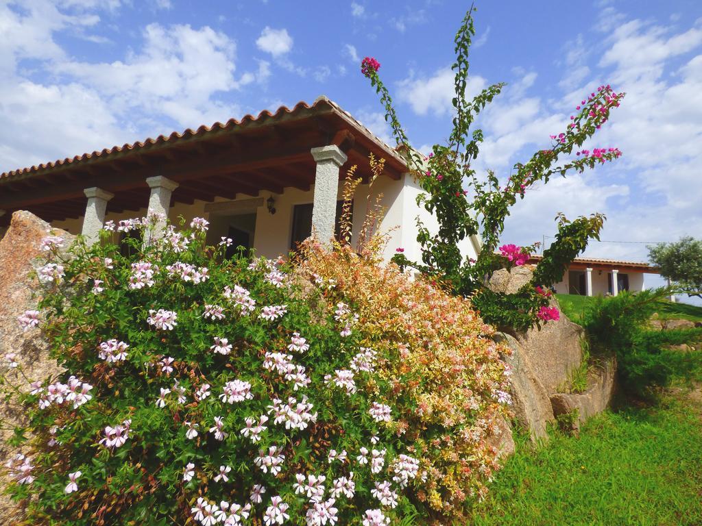 Agriturismo La Rocca Manna San Teodoro  Exterior foto