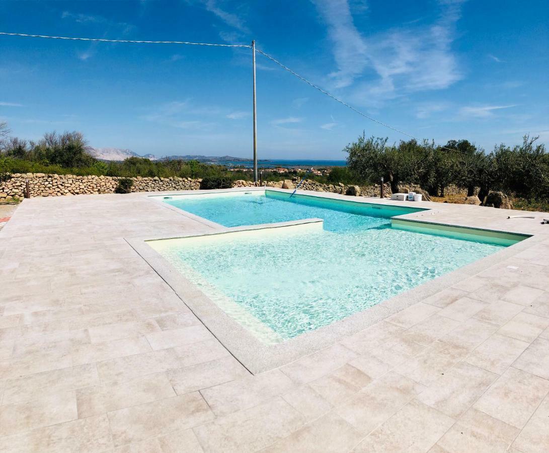 Agriturismo La Rocca Manna San Teodoro  Exterior foto
