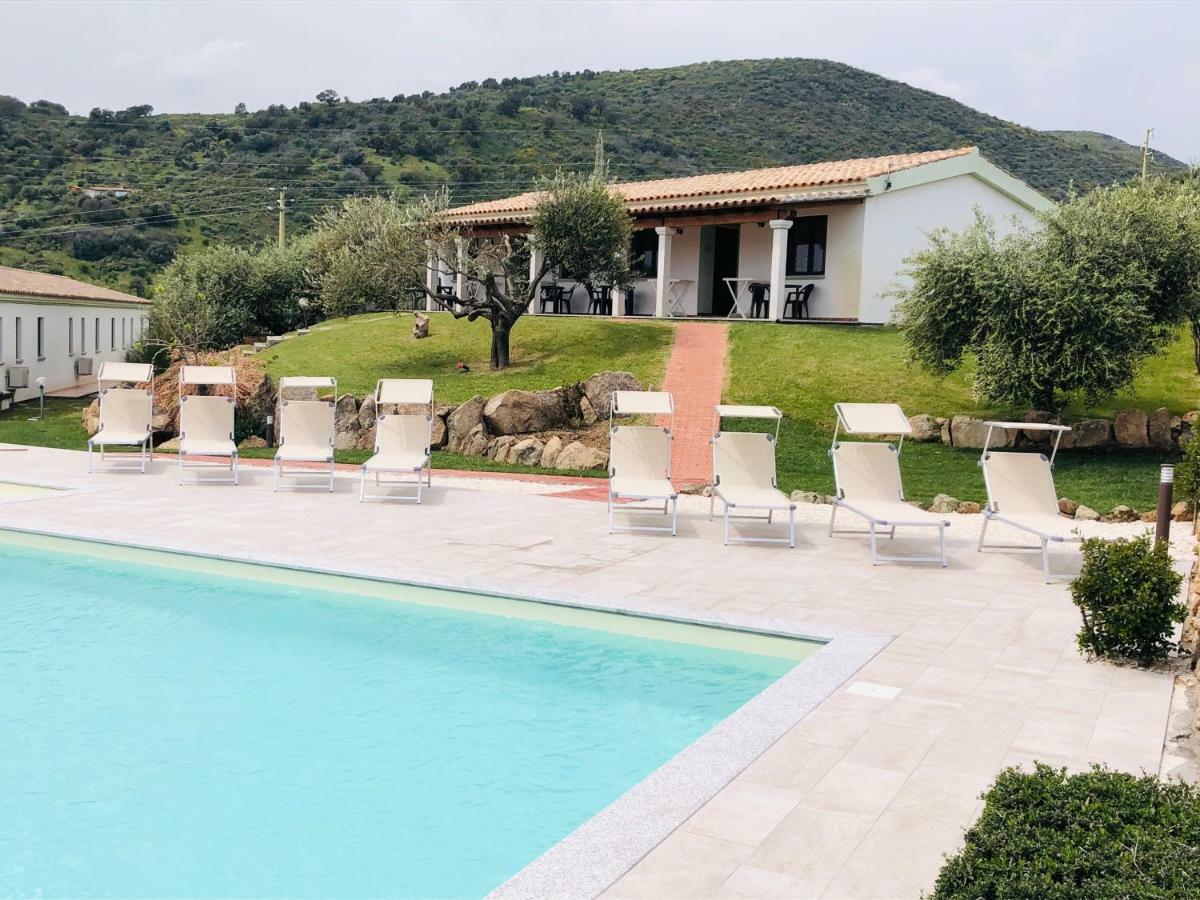 Agriturismo La Rocca Manna San Teodoro  Exterior foto